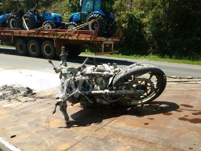 Motociclista morre carbonizado após acidente na BR-470 em Pouso Redondo