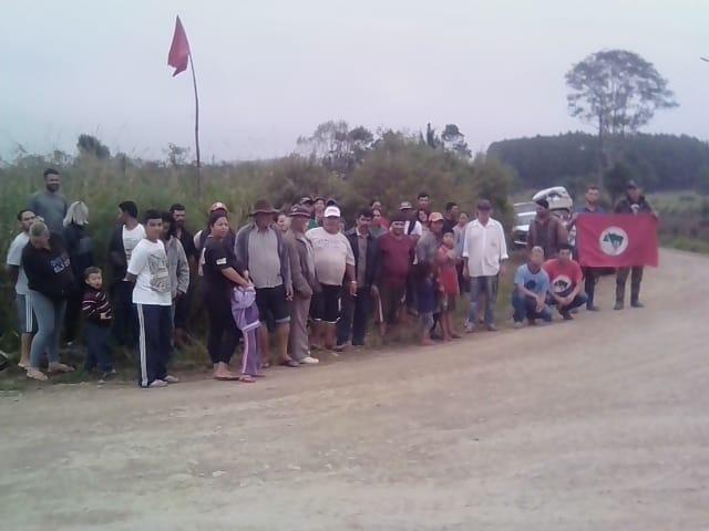 Movimento Sem Terra ocupa terreno em Rio do Campo