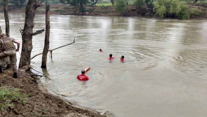 Mulher morre após se jogar no Rio Itajaí-Açu, em Rio do Sul