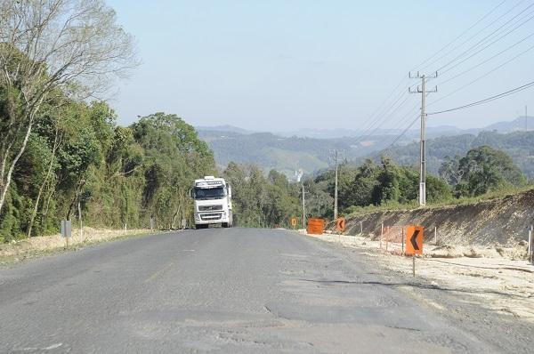 Obras de revitalização da SC-110 entre Ituporanga e os trevos de Imbuia e Vidal Ramos podem ser concluídas até final deste ano