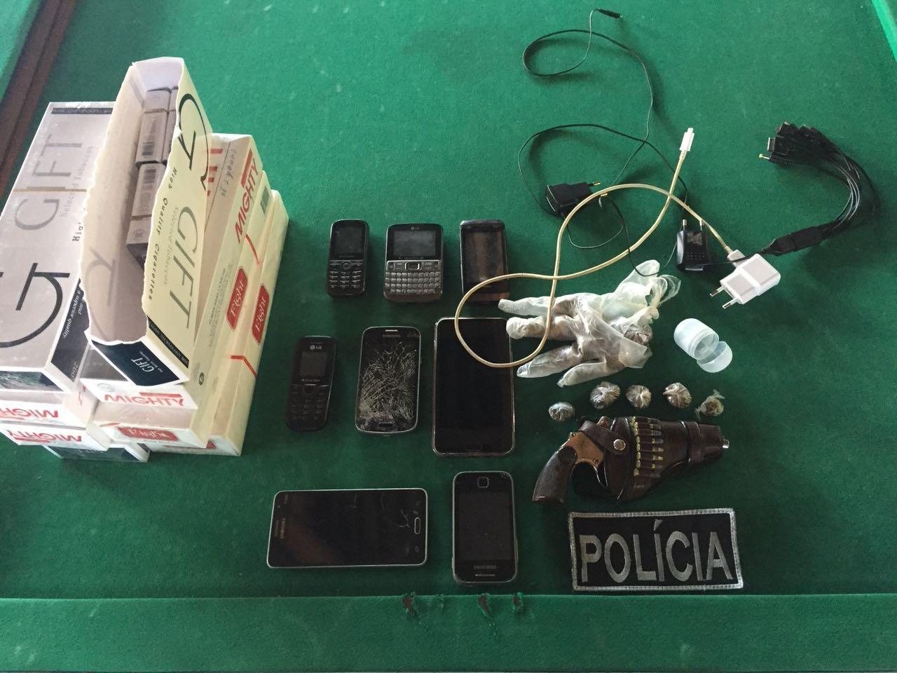 Operação conjunta apreende arma, munições, drogas e cigarros contrabandeados em Imbuia