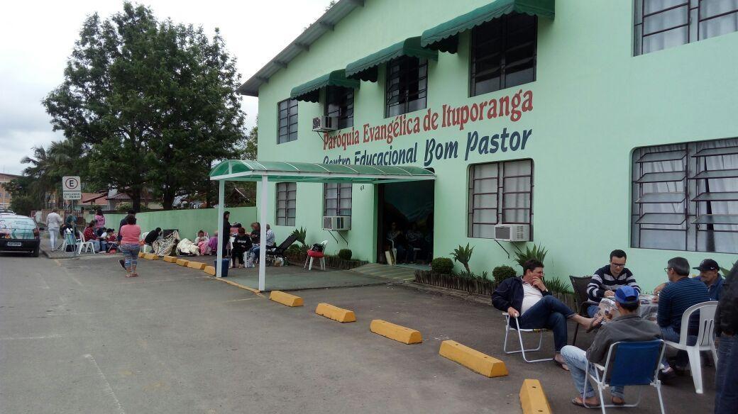 Pais seguem acampados para garantir vagas no Centro Educacional Bom Pastor em Ituporanga