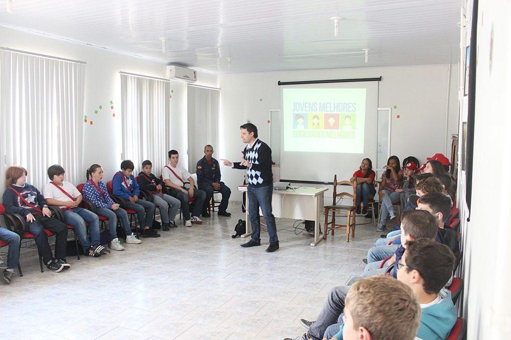Palestra quer estimular a participação e a cidadania dos jovens em Chapadão do Lageado
