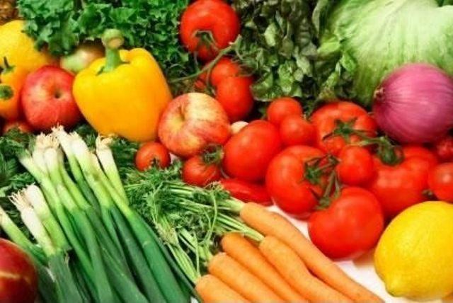 Pelo menos 10 agricultores de Imbuia devem firmar parceria com rede de supermercados para venda direta de hortaliças 