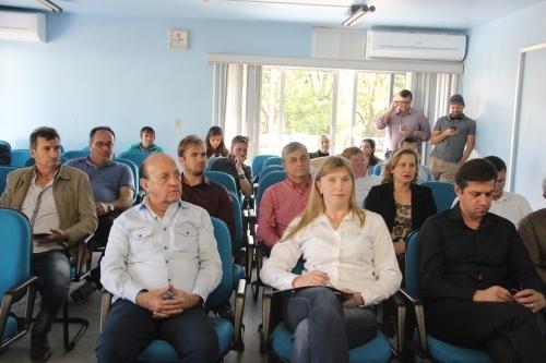 Prefeitos do Alto Vale discutem os impactos com a paralisação dos caminhoneiros