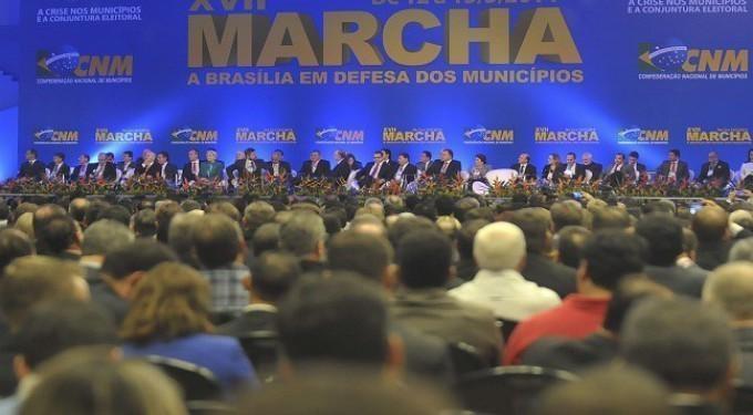 Prefeitos do Alto Vale participam de Marcha a Brasília
