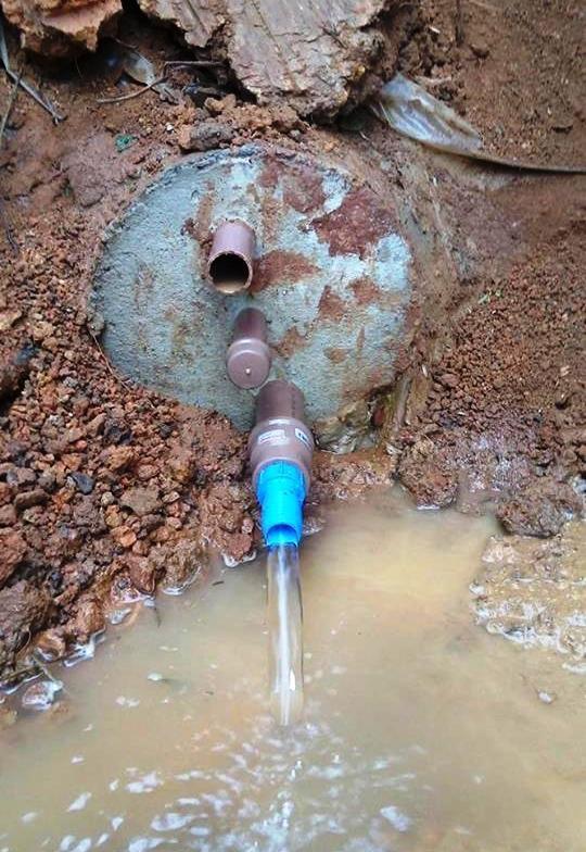Secretaria de Meio Ambiente auxilia moradores na instalação de fonte caxambu, em Chapadão do Lageado 