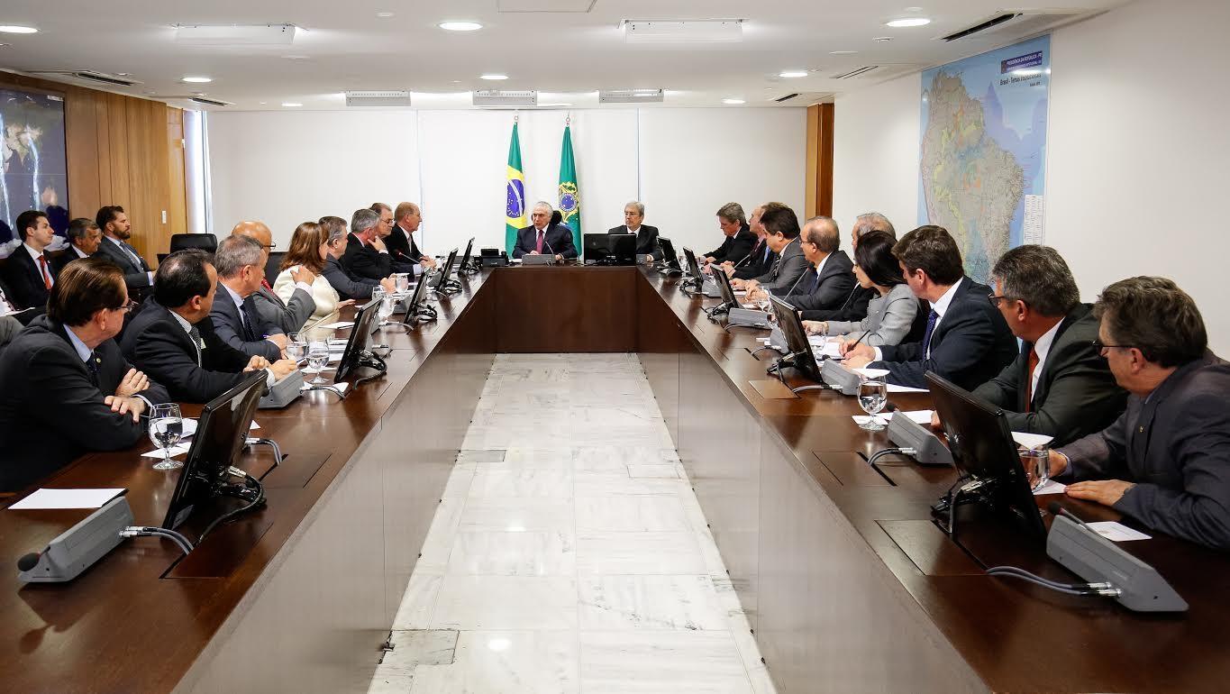 Temer recebe prefeito Thomé e sinaliza ajuda para municípios atingidos pela enchente em SC 