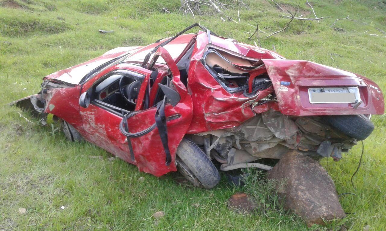 Veículo sai de pista e desce ribanceira em Petrolândia