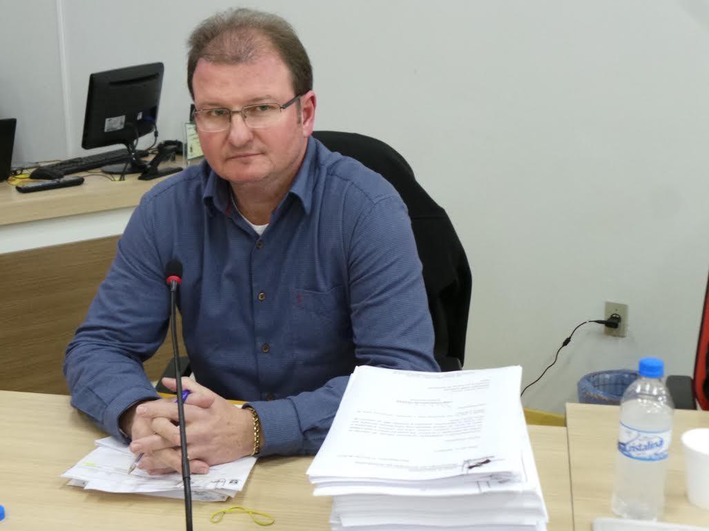 Vereador pede abertura de sindicância para apurar indícios de irregularidades em obras de calçamento em Ituporanga 