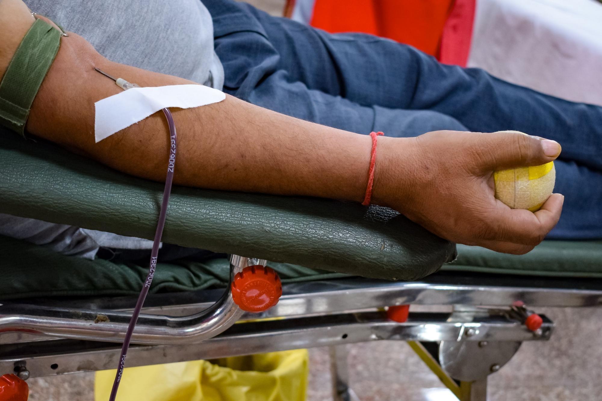 Novas regras reduzem prazos para doação de sangue após tatuagens e exames