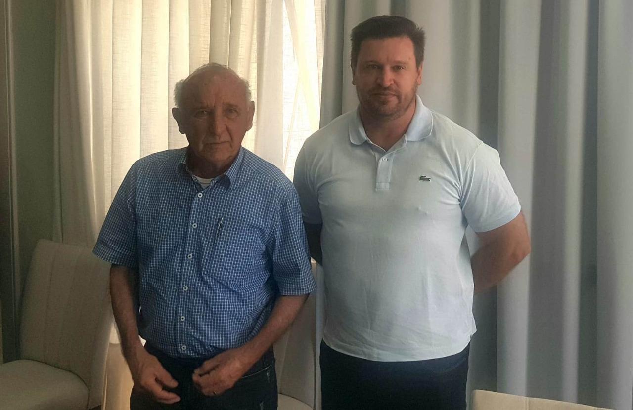 O Prefeito de Ituporanga Gervásio Maciel transmitiu o cargo nesta manhã ao Vice, Geison Kurtz