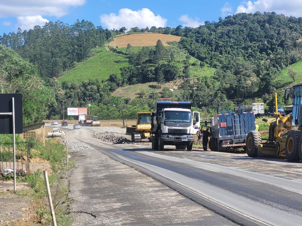 Obra de sobrelevação na SC-350 avança e está pronta para asfaltamento