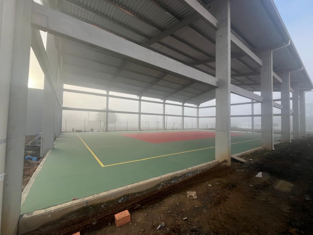 Obra em quadra coberta de Escola de Petrolândia está 90% concluída