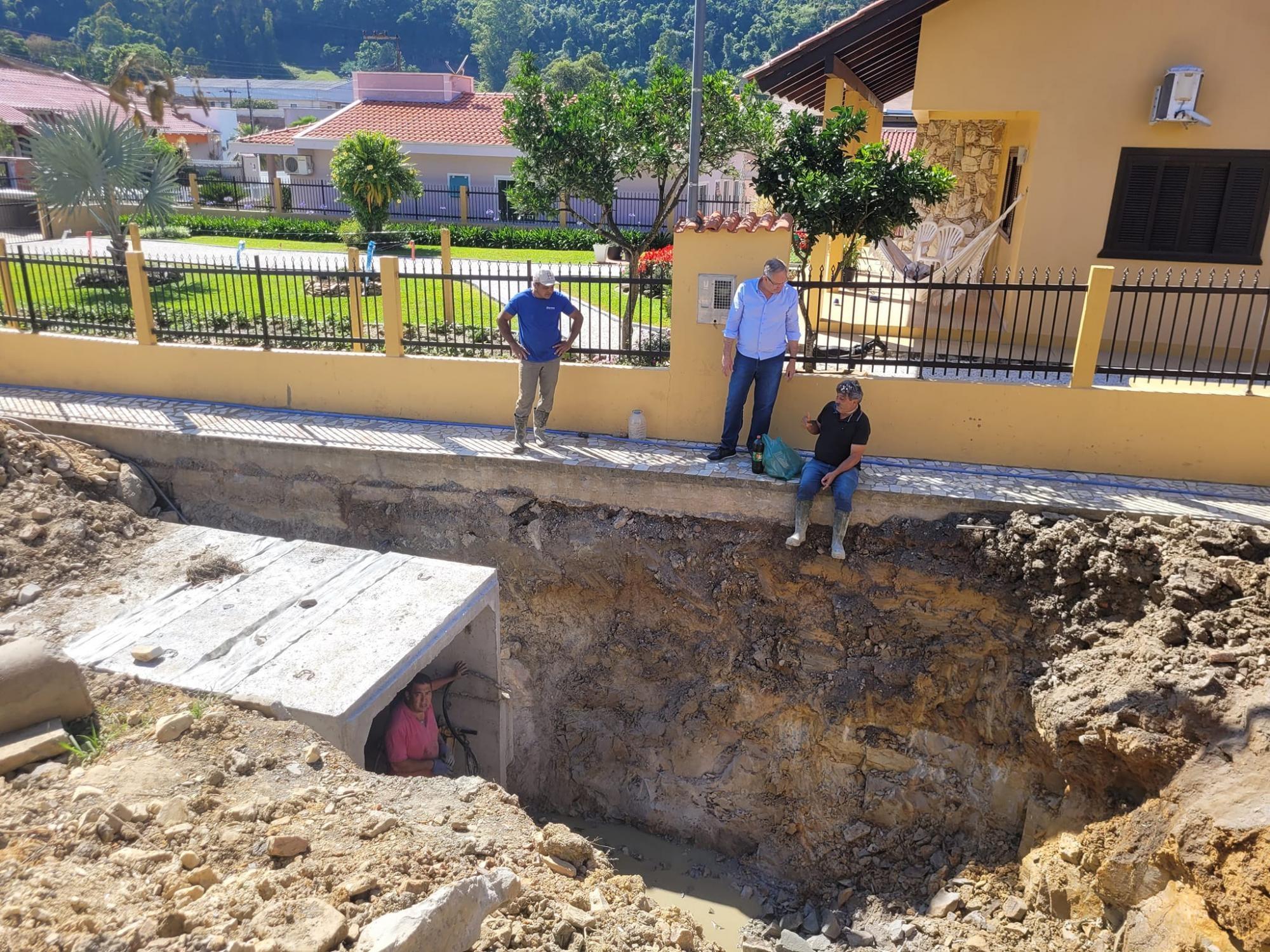 Obras da galeria e da avenida no centro de Vidal Ramos devem ser retomadas na próxima semana
