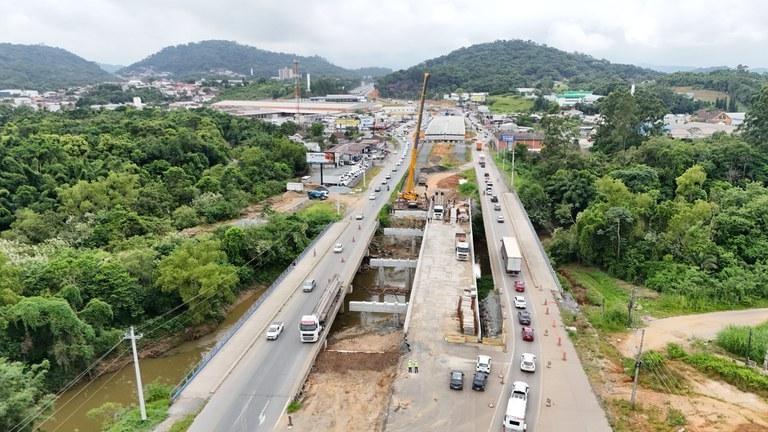 Obras de duplicação da BR-470 seguem em ritmo avançado