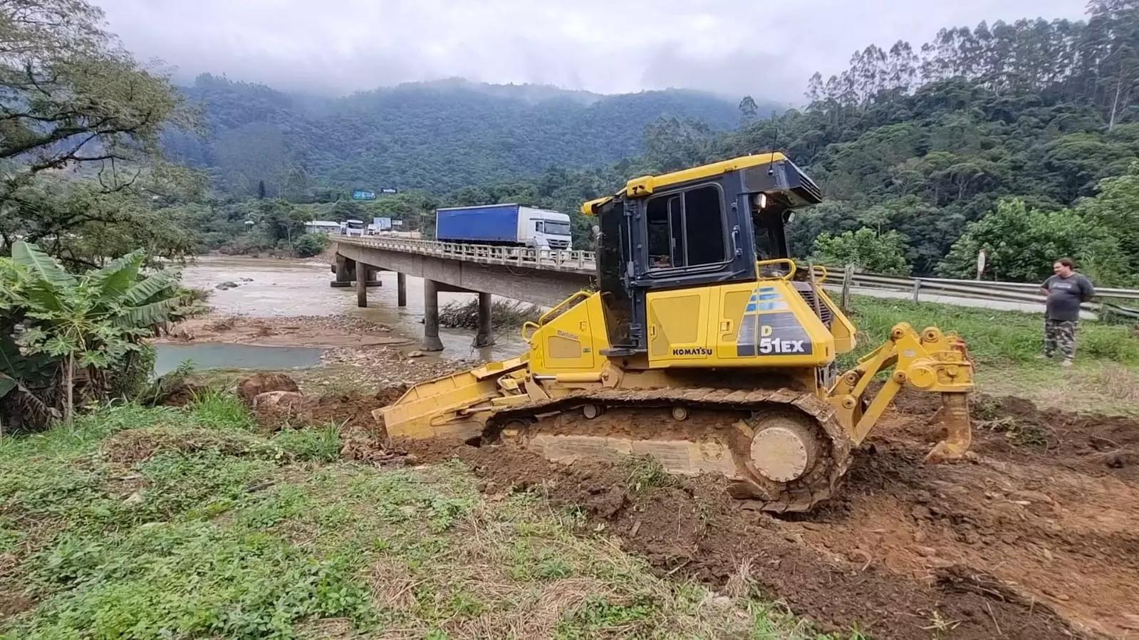 Obras de recuperação na ponte entre Ibirama e Apiúna no KM 111 da BR 470 iniciaram na última quarta-feira (19)