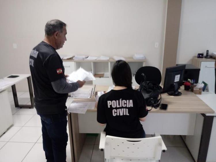 Operação da Polícia Civil mira fraude em reforma de escola no Alto Vale do Itajaí 