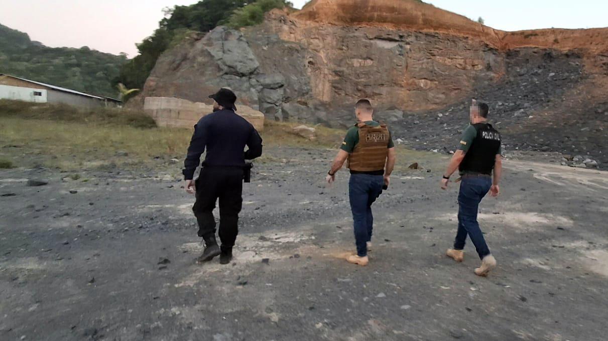 Operação do GAECO investiga exploração irregular de pedreira em Aurora