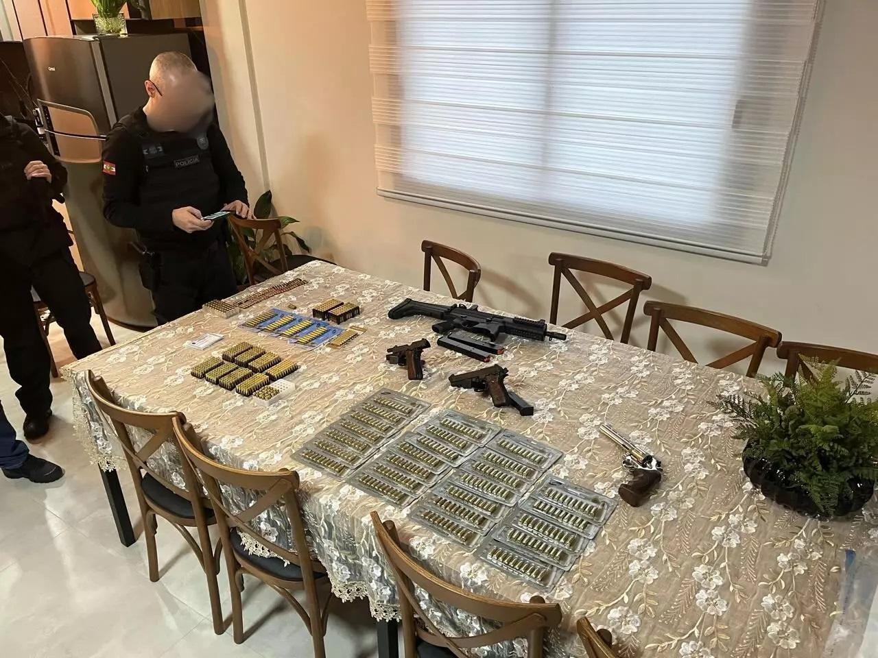 Operação policial resulta em prisões e apreensão de armas em Alfredo Wagner e Bom Retiro