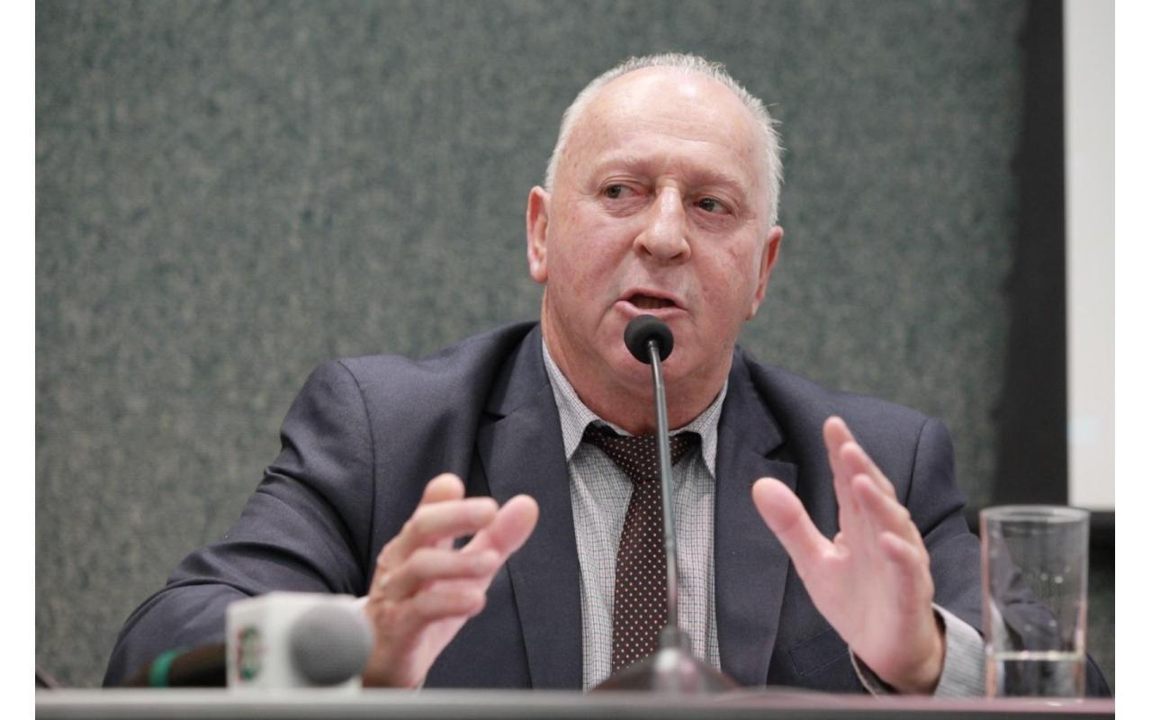 Oscar Gutz critica importações e cobra mudança na política para o agro