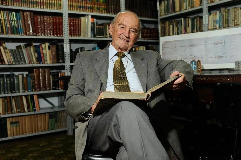 Padre Quevedo morre aos 88 anos em BH