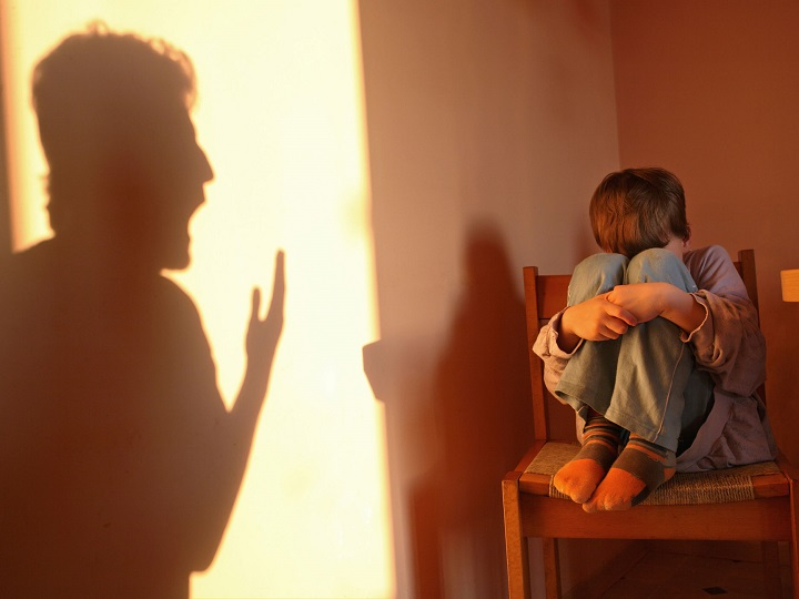 Pai é preso após bater na filha 