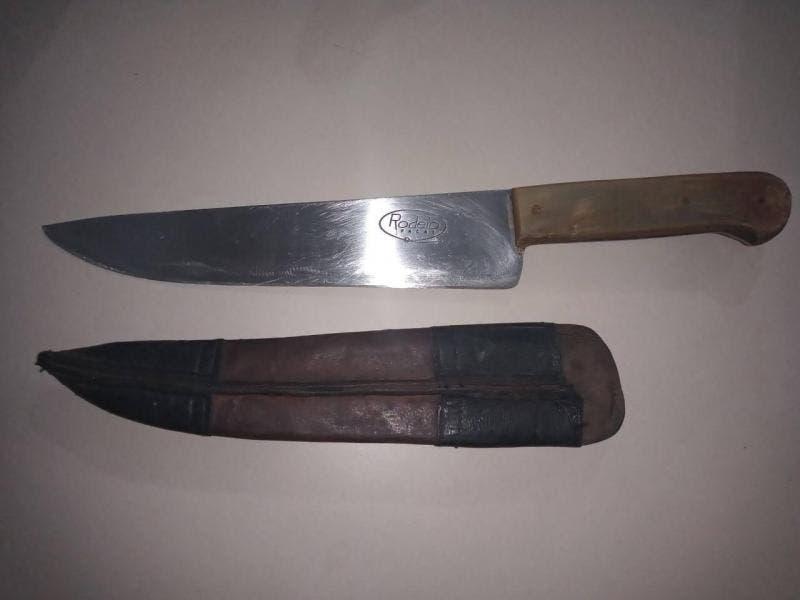 Pai tenta esfaquear a filha em Chapecó e diz que queria "educar" a garota