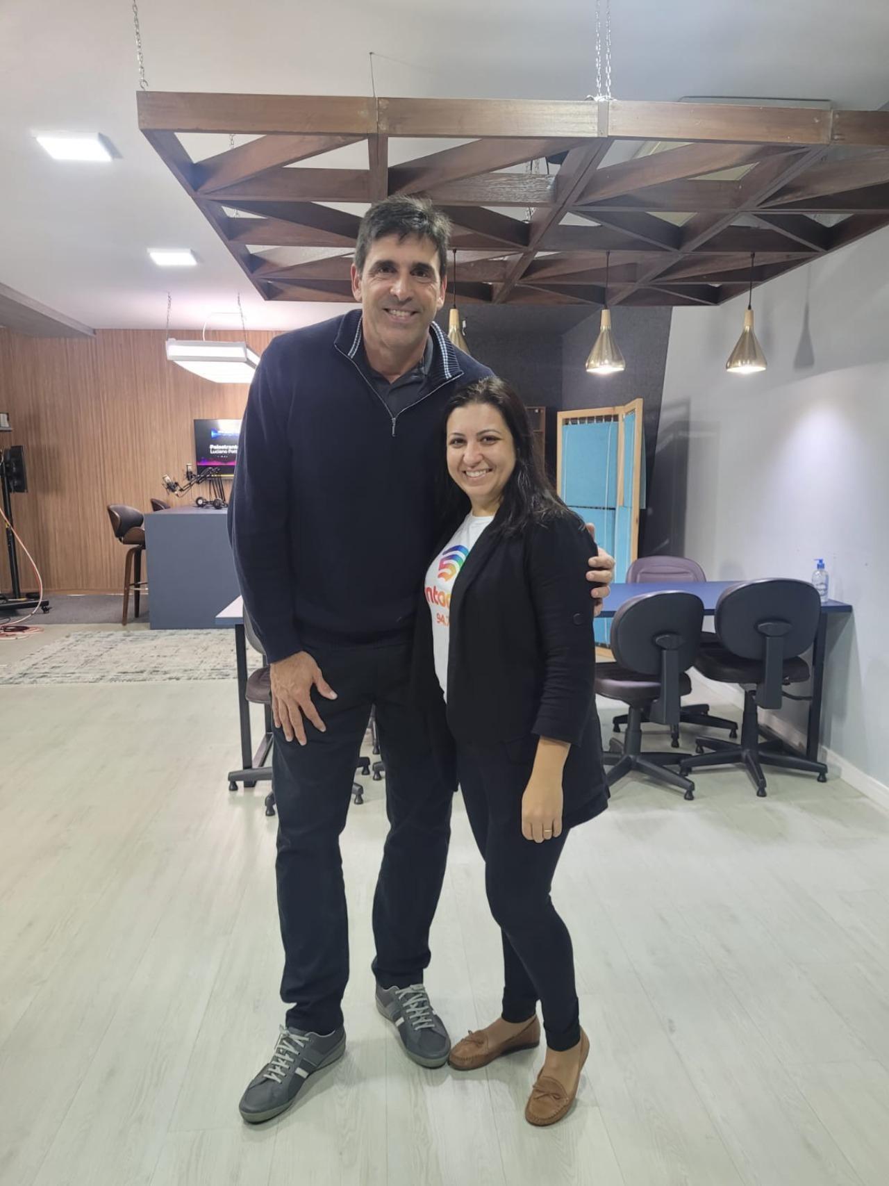 Palestra com Giovane Gávio, jogador da seleção brasileira de vôlei atrai grande público em Rio do Sul