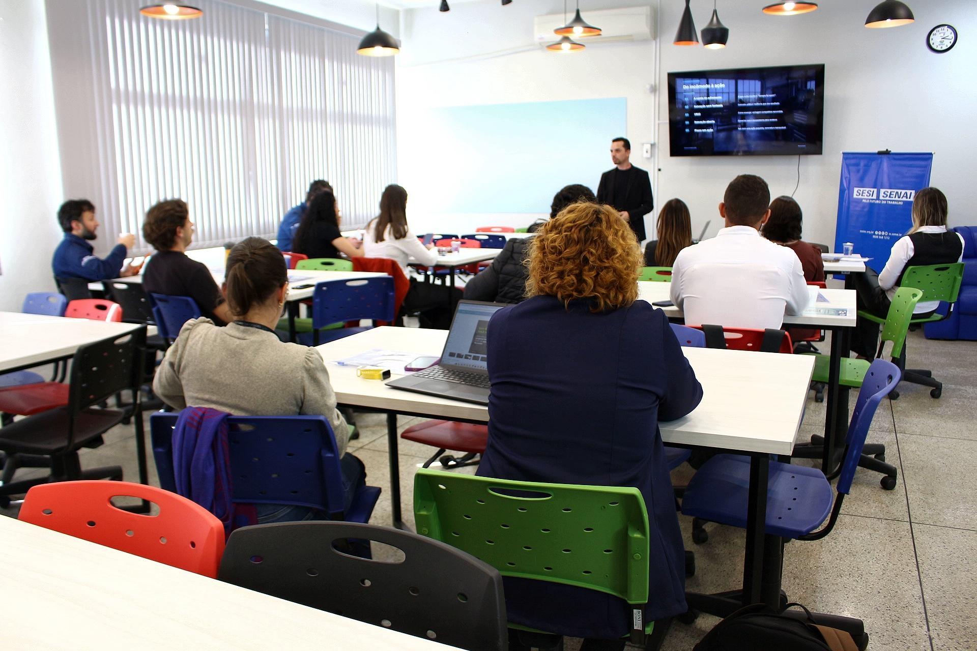 Palestra em Ituporanga debate inovação como estratégia para pequenas indústrias