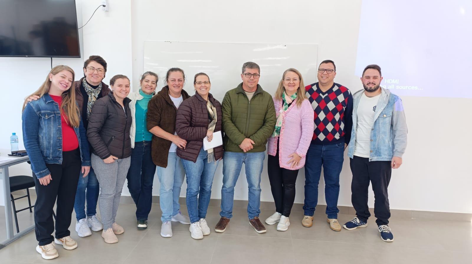 Palestra sobre destinação de resíduos e reciclagem é realizada em escola de Leoberto Leal