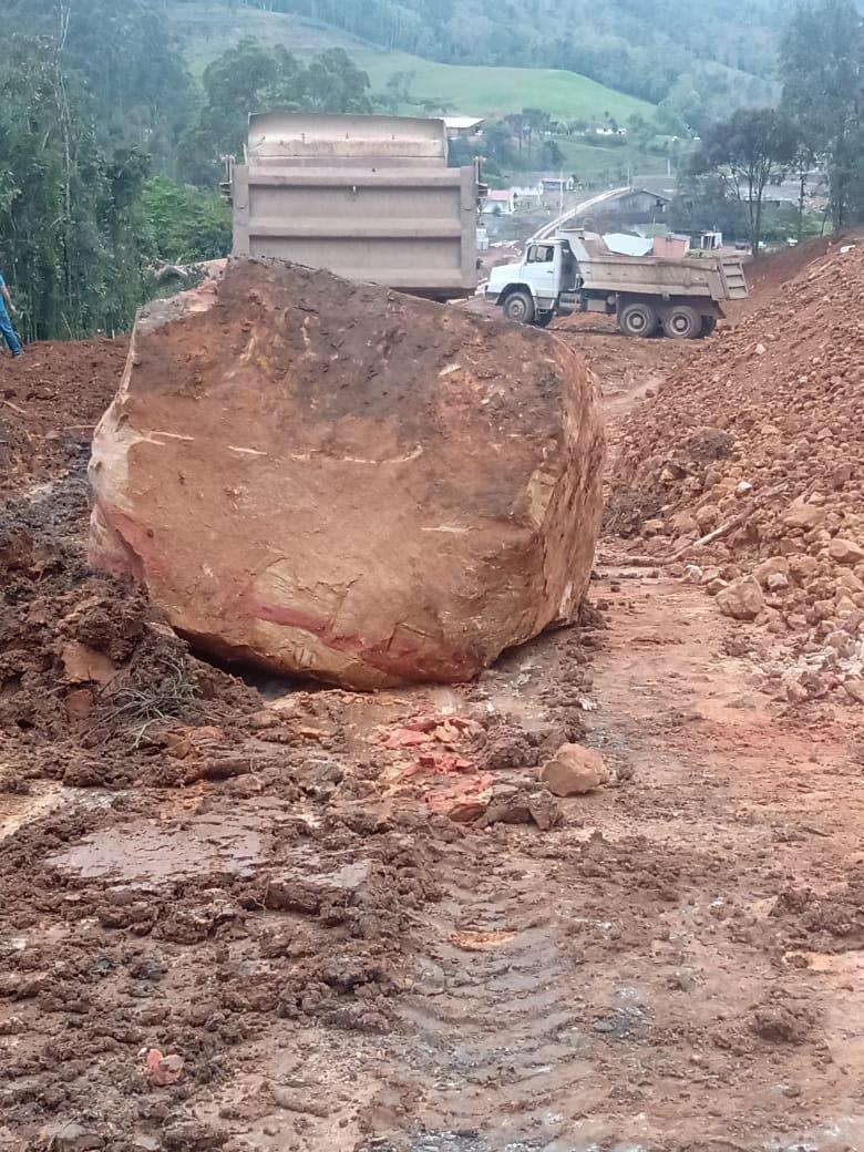 Passagem de veículos entre Ribeirão Matilde em Atalanta até a Epagri em Ituporanga está interrompida por tempo indeterminado
