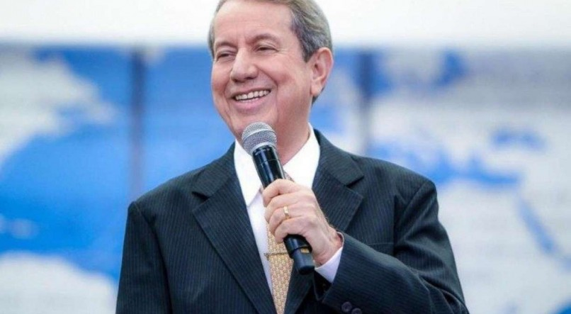 Pastor R.R Soares é intubado por complicações da Covid-19