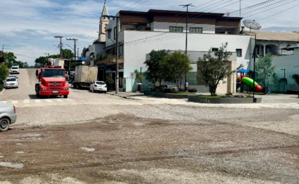 Pavimentação asfáltica no centro de Atalanta deve ser concluída até o Natal