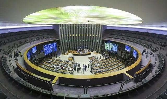 PEC que propõe fim da escala 6×1 alcança número de assinaturas para tramitação na Câmara