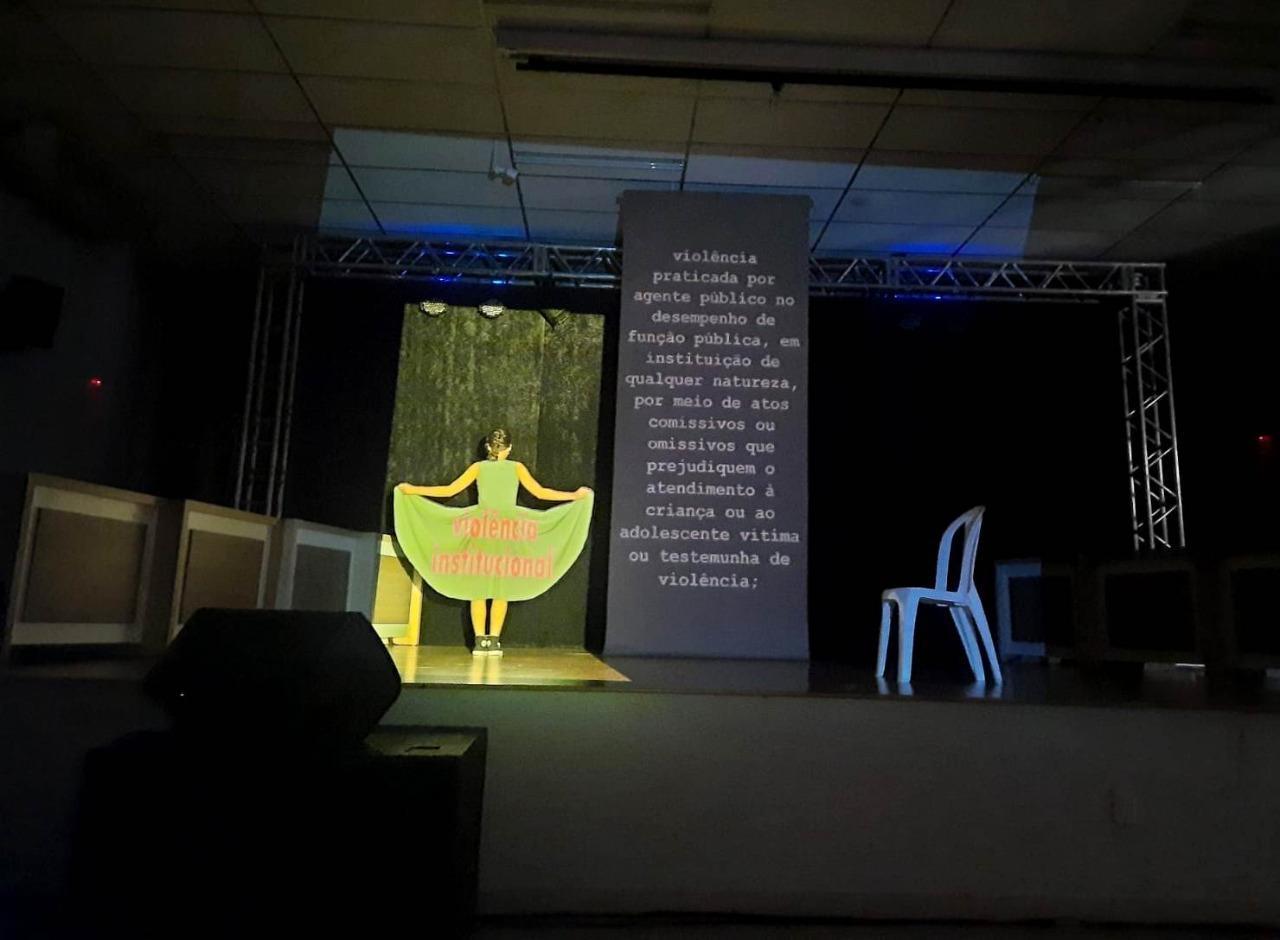 Peça teatral faz alerta sobre importância da escuta especializada em Ituporanga