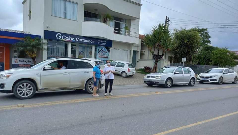 Pedágio arrecada mais de 12 mil em prol da Associação de Apoio aos Portadores de Câncer em Ituporanga