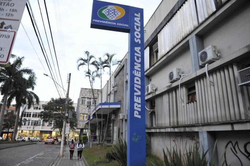 Pedidos de aposentadoria crescem 90% em SC nos últimos nove anos