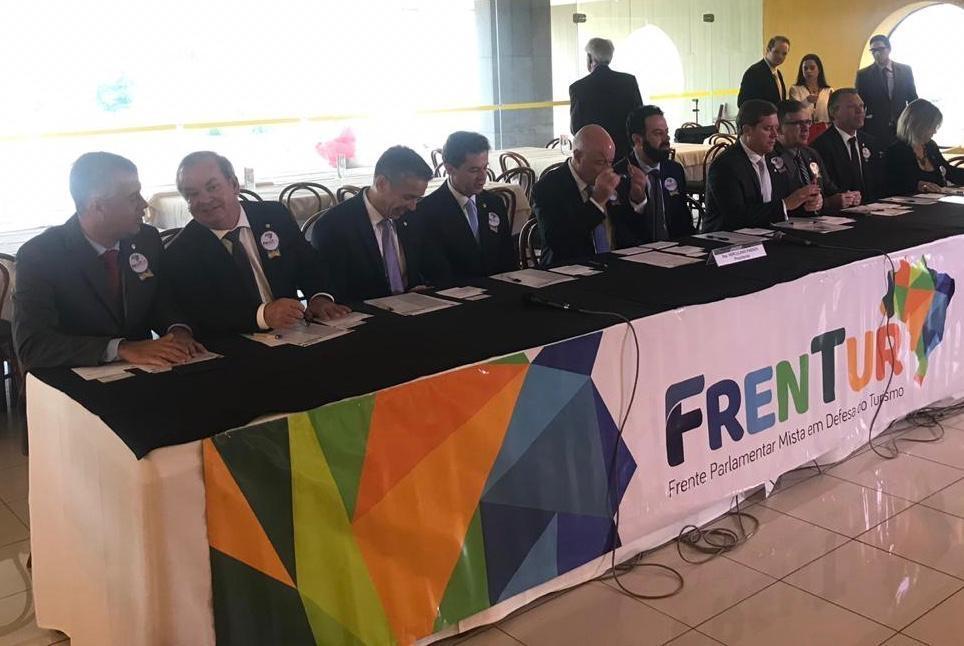 Peninha integra Frente Parlamentar em defesa do Turismo