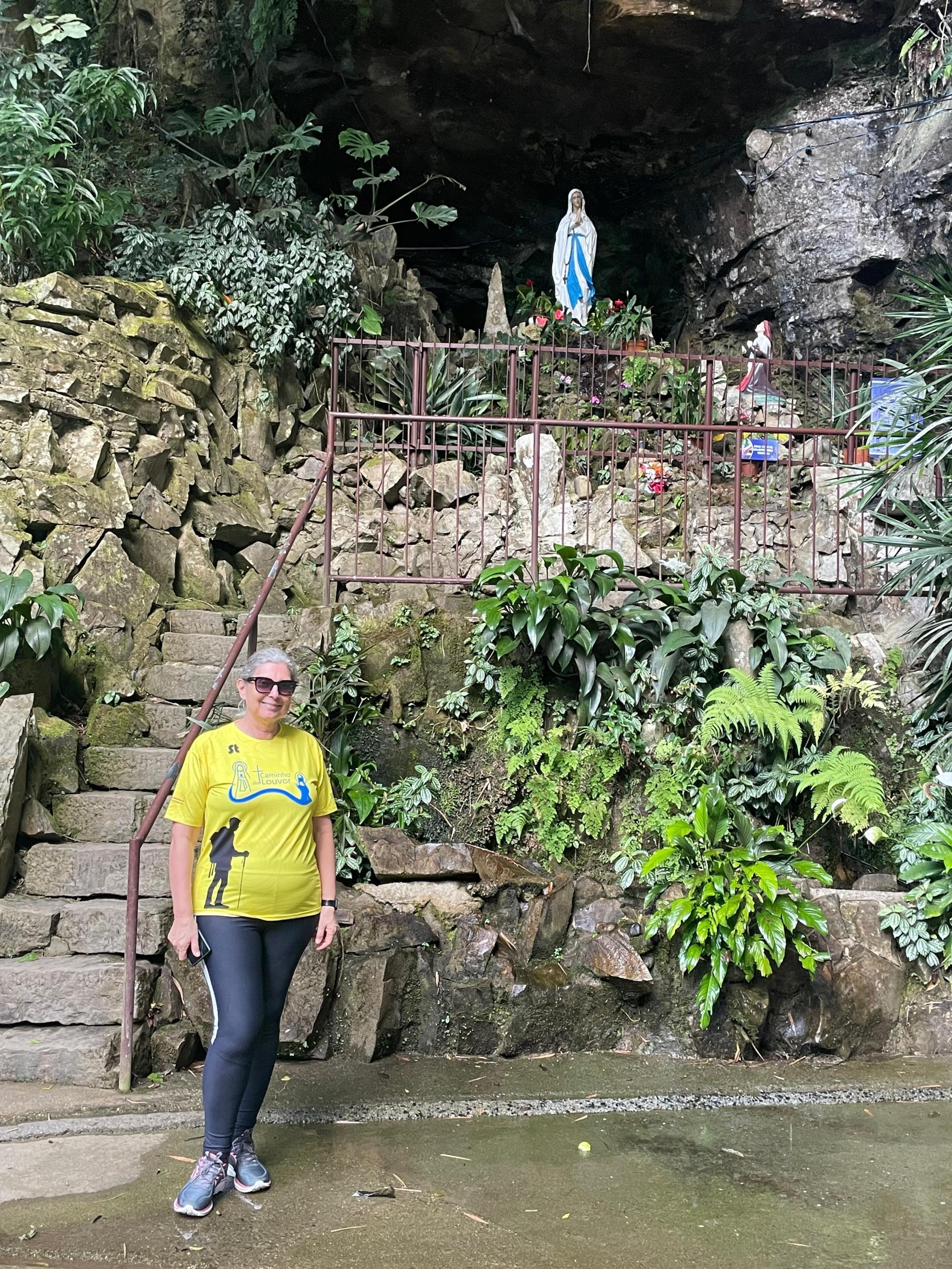 Peregrina afirma que a motivação para realizar o Caminho do Louvor está na fé das pessoas da região