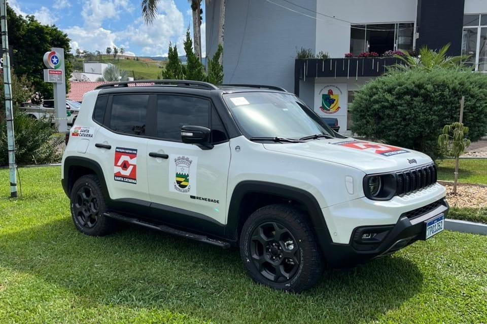 Petrolândia recebe veículo 4x4 para reforçar atuação da Defesa Civil