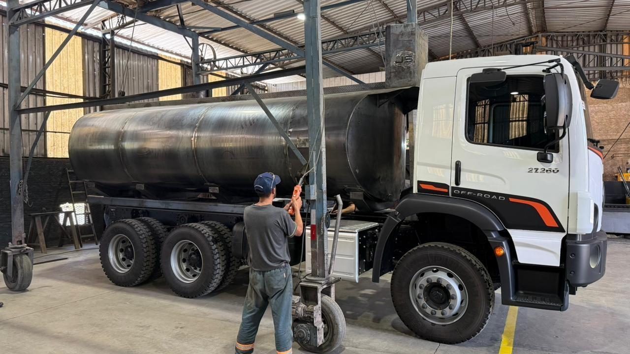 Petrolândia vai receber novo caminhão-pipa e garante mais R$ 150 mil para pavimentação
