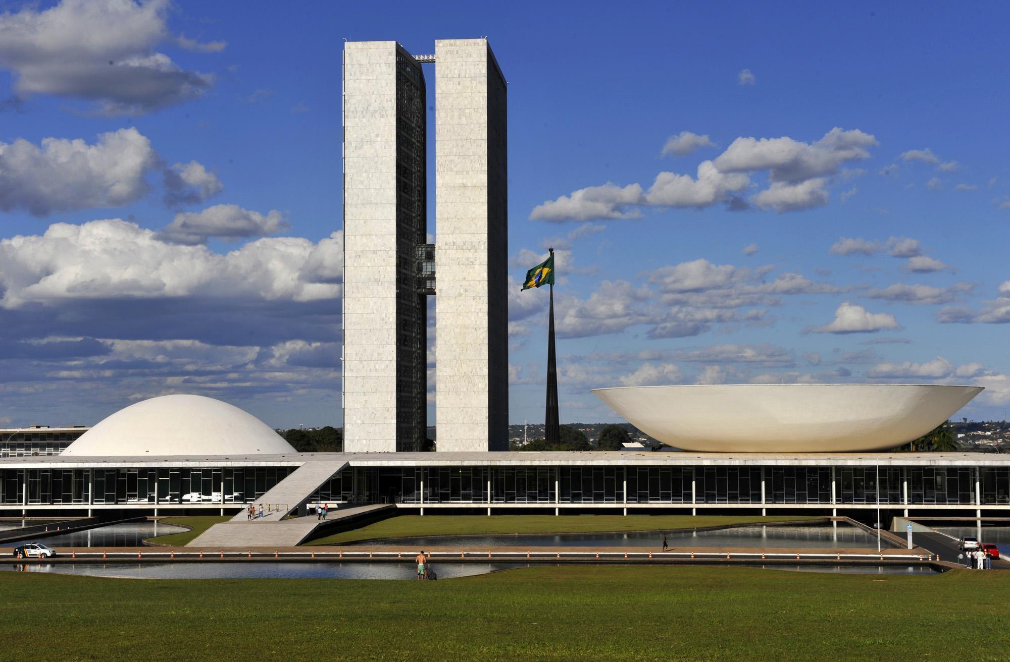 PL que pune golpes cometidos por meio de redes sociais é aprovado na Câmara dos Deputados