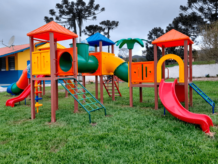 Playgrounds são instalados nos bairros Vila Nova e Nossa Senhora de Fátima