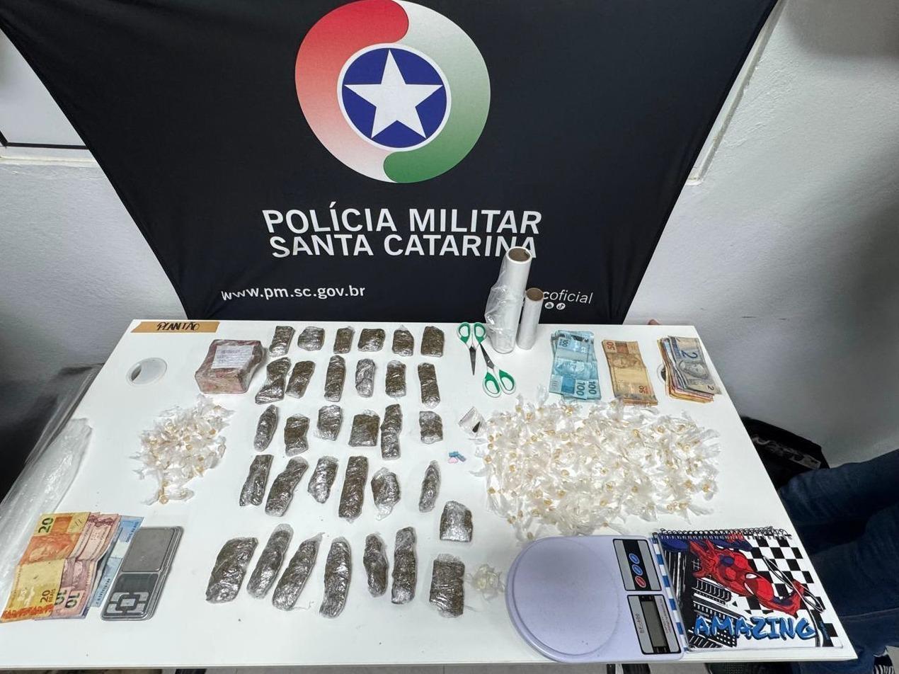 PM apreende crack, maconha e dinheiro em ação contra tráfico