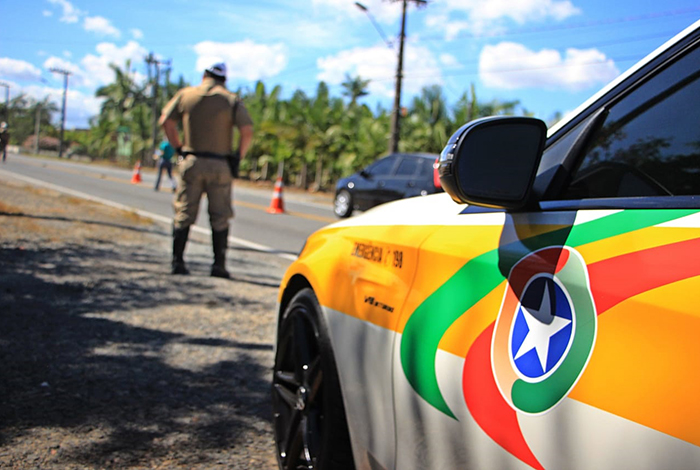 PMR apreende duas espingardas em carro de Trombudo Central