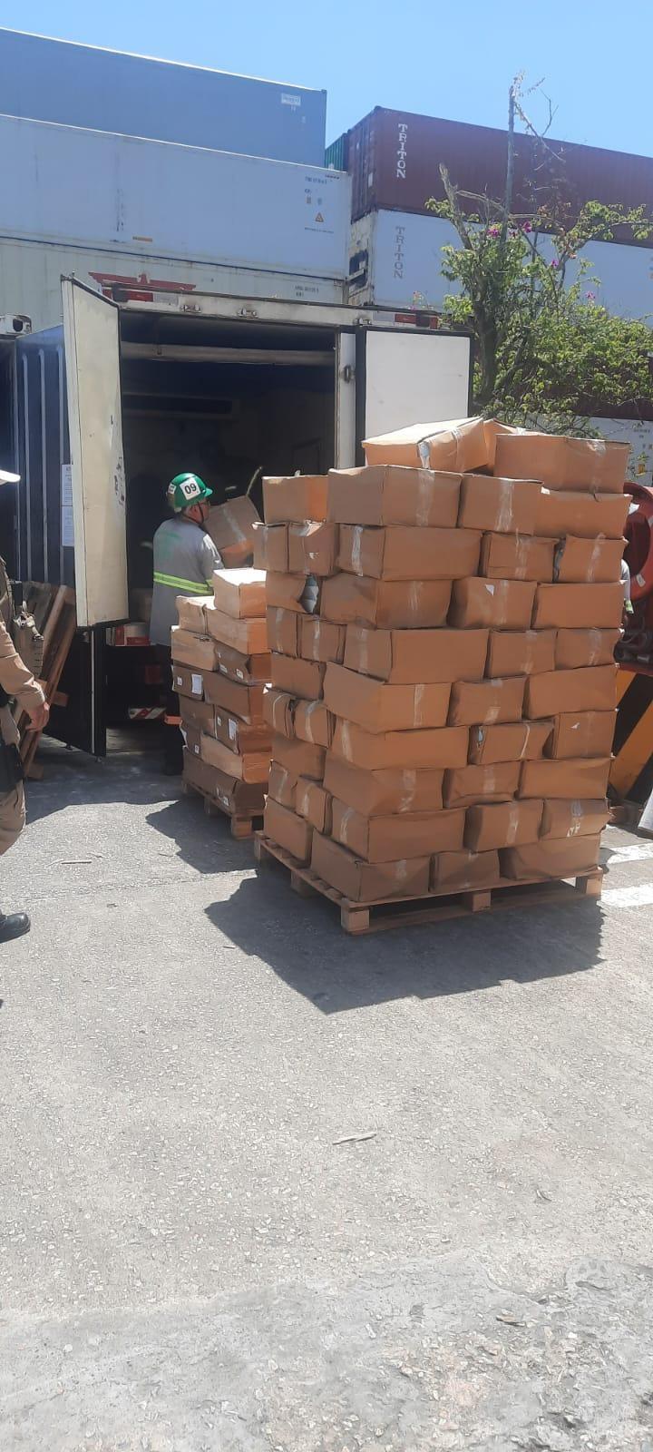 Polícia Militar Rodoviária de Aurora aprende quase 2.500 quilos de camarão contrabandeado