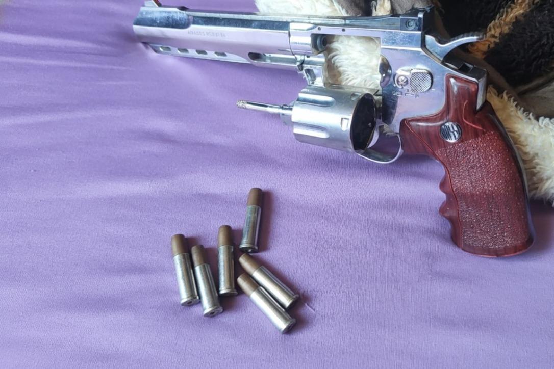 Polícia Civil apreende simulacro de revólver durante cumprimento de mandado em Ituporanga