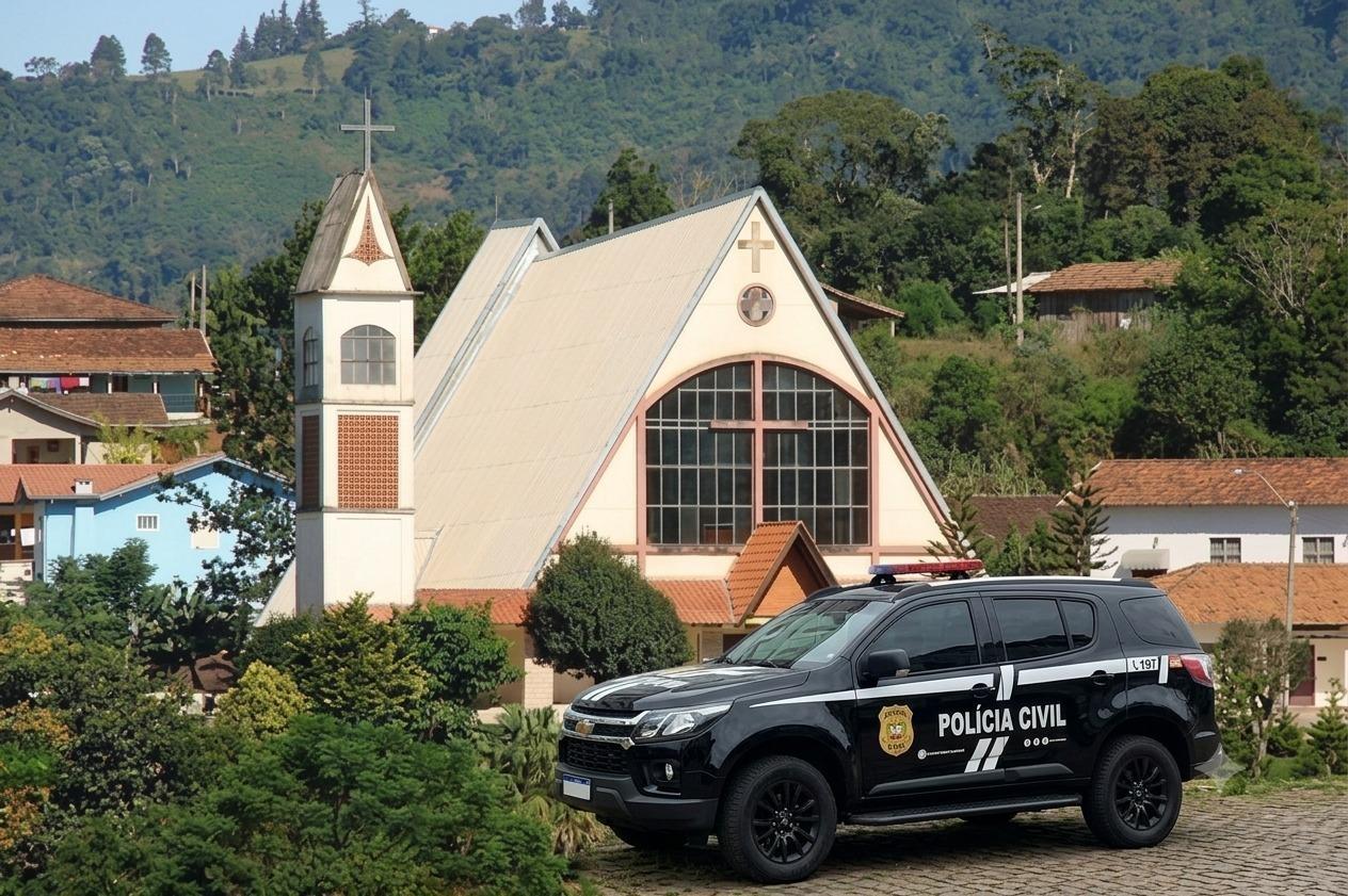 Polícia Civil recupera equipamentos furtados de igreja em Taió; suspeito está foragido