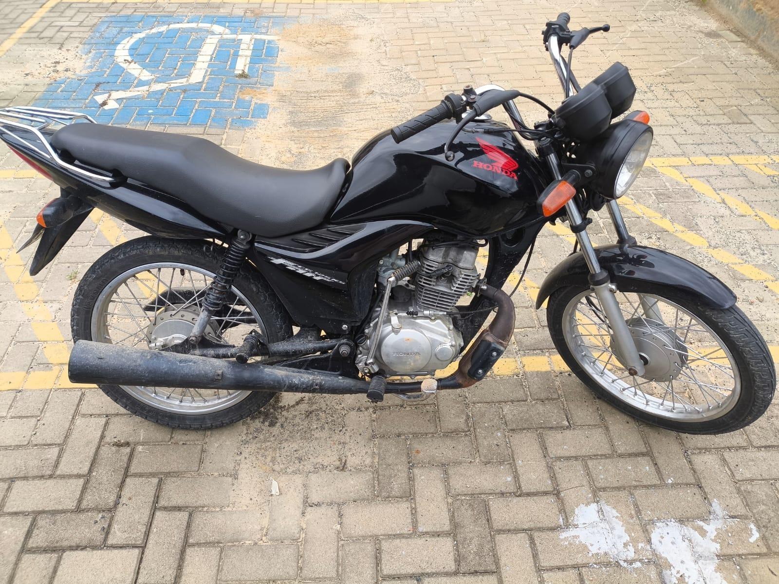Polícia Civil recupera moto furtada e prende receptador